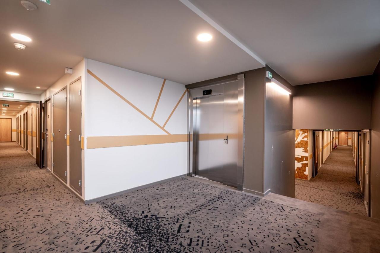 Ibis Styles Valenciennes Petite Foret Eksteriør billede